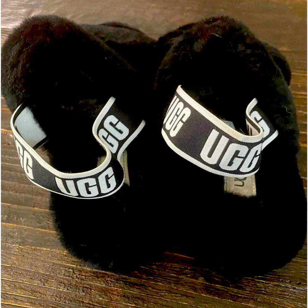 UGG women’s furry slides 7 medium